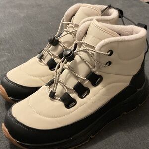 NWT Thinsulate Winter Boots | Women’s Size 9
